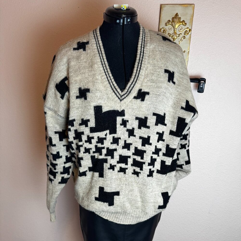 Vintage Oversized Carlo Lana V-neck Wool Blend Sweater Med cream & black pattern